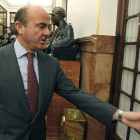 El ministro De Guindos cree que el nuevo sistema supondrá mercados más competitivos.