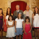 Ricardo García presentó el programa de fiestas arropado por las xanas.