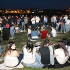 Alrededor de un millar de jóvenes acudieron a la convocatoria que corrió por las redes sociales.