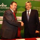 García y Martínez rubricaron el acuerdo.