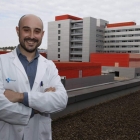 Miguel Ángel García Sanz es urólogo en el Hospital de León y lidera el programa de ejercicio con pacientes con cáncer de próstata. RAMIRO