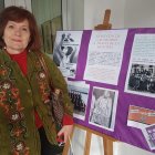 Eloína Terrón visitó la muestra sobre la mujer en Ponferrada. DL