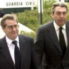 Imagen de archivo de Alberto Cortina acompañado por su abogado