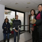 Emilia Villanueva y Sandra Moneo, a la derecha, junto a otras mujeres del PP.