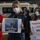 Varias enfermeras, durante una protesta en la explanada del Hospital por las condiciones laborales. JESÚS F. SALVADORES