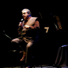 Alberto Cortez en una actuación en 2003. ELIZABET RUIZ