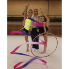 Carolina y Sara junto a su entrenadora Ruth Fernández. JESÚS F. SALVADORES