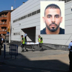 raslado del cadáver de Abdelouahab Taib, que el lunes 20 de agosto, ha asaltado la comisaría de los Mosso en Cornellà.