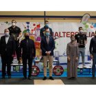 Foto de familia de los premiados con las personalidades. FERNANDO OTERO