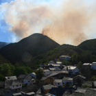 Los vecinos temían que las llamas se acercasen demasiado a las primeras casas del pueblo.