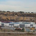 Los terrenos de la segunda fase del polígono (detrás de las naves) no se han desarrollado en 21 años. RAMIRO