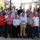 Los alcaldes, pedáneos, portavoces y concejales asistentes a la cumbre de La Bañeza. MARCIANO