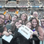 El público joven vibró con la banda angloirlandesa, anoche en Barcelona.