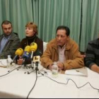 La alcaldesa de Puente de Domingo Flórez, Raquel Velasco, con parte del equipo de gobierno municipal