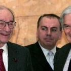 De izquierda a derecha, Greenspan, Weber y Wolfensohn tras la reunión del G7 ayer en Londres
