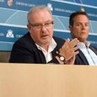 El portavoz de Hacienda del PSOE, José Francisco Martín, y el presidente del Grupo Socialista, Pedro González. NACHO GALLEGO