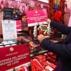 Campaña en el Mercado del Conde contra la apertura de 16 festivos en 2015