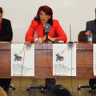 Mercedes González, Victorina Alonso y Juan José Perandones, en la apertura del simposio.