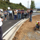 Un momento de la ofrenda floral ayer tarde en Cubillos.
