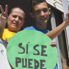Carmen Andújar y su hijo tras conocer la noticia.