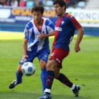 Candela pelea un balón en el partido contra el Eibar.