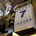 El calendario colocado en el edificio de la Bolsa española. ANA BORNAY