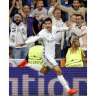 El delantero del Real Madrid, Álvaro Morata, celebra el gol de la victoria. JUANJO MARTÍN