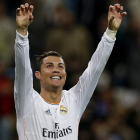 El delantero portugués del Real Madrid, Cristiano Ronaldo, celebra uno de sus dos goles ante el Celta.
