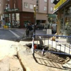 Imagen de las obras para arreglar el reventón en la avenida de Valdés