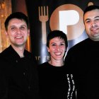 Juanjo, Yolanda y Santi, en el comedor del Restaurante Pablo.