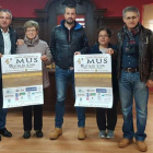 Nicanor Sen, representantes de Cáritas y empresas colaboradoras del concurso solidario. CAMPOS