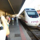 El Alvia de Barcelona llegó a Ponferrada en el 2008, pero el AVE sigue en vía muerta.