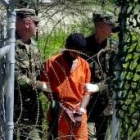 Los presos de la base cubana están continuamente custodiados