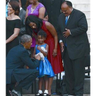 Obama saluda a Yolanda Renne King, nieta de Luther King.