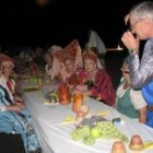 La imagen muestra un momento de la tradicional cena medieval