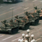 Imagen del manifestante que detuvo una columna de tanques en Tiananmen, en 1989.