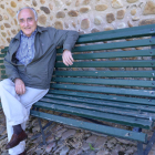 El veterano poeta y narrador de Cármenes Ángel Fierro.