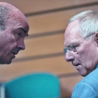 Guindos, con su homólogo alemán Wolfgang Schauble, en una reunión del Ecofin en Bruselas.