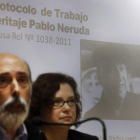 El forense español Francisco Etxeberría, uno de los miembros del equipo de especialistas.