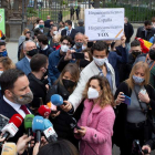 Santiago Abascal, ayer, a la entrada del ‘parlament’. ENRIC FONTCUBERTA