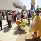 Los agricultores convocados por la Alianza por la Unidad del Campo se concentran en las Cortes.