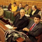 Algunos de los alcaldes que firmaron ayer con Carrasco el convenio