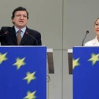 Barroso, junto a la comisaria de Relaciones Exteriores, Benita Ferrero, ayer en una rueda de prensa