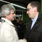 García Marín y Chamosa se estrechan la mano después de las elecciones