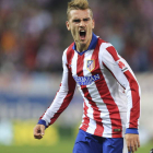 Antoine Griezmann celebra el primer gol del Atlético ante el Córdoba en el Calderón