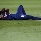Neymar, tras caer lesionado.