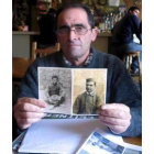 Rotilio muestra fotografías antiguas de su hermano