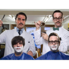 Ernesto Sevilla y Joaquín Reyes, los protagonistas de ‘Viejóvenes’, se afeitan a sí mismos en una barbería de las de toda la vida. SM