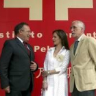 Enrique Battaner, Silvia Clemente y el escritor leonés Luis Mateo Díez