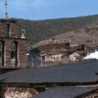 Encinedo ofrece una vista panorámica típica de la comarca de La Cabrera, con sus tejados de pizarra